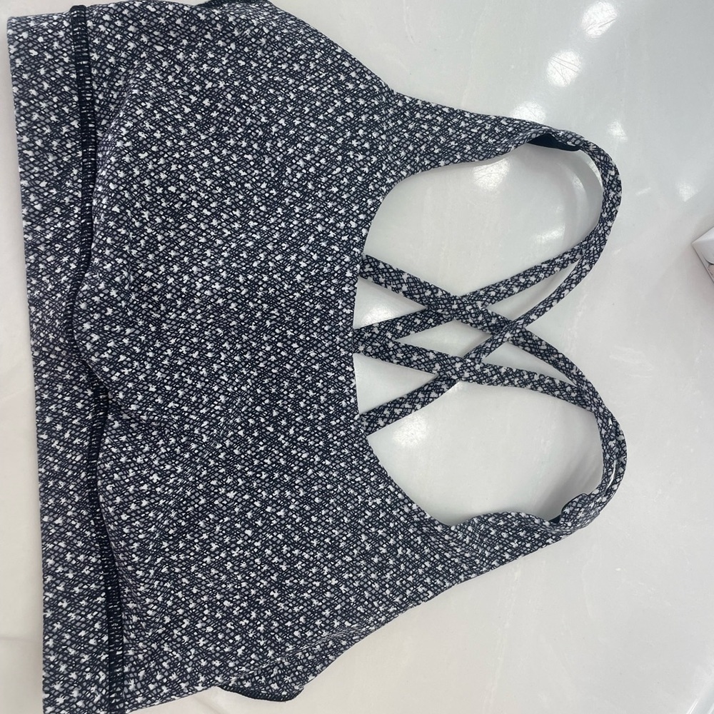 Lululemon Energy Bra size 6 white Black Medium Support Yoga Bra